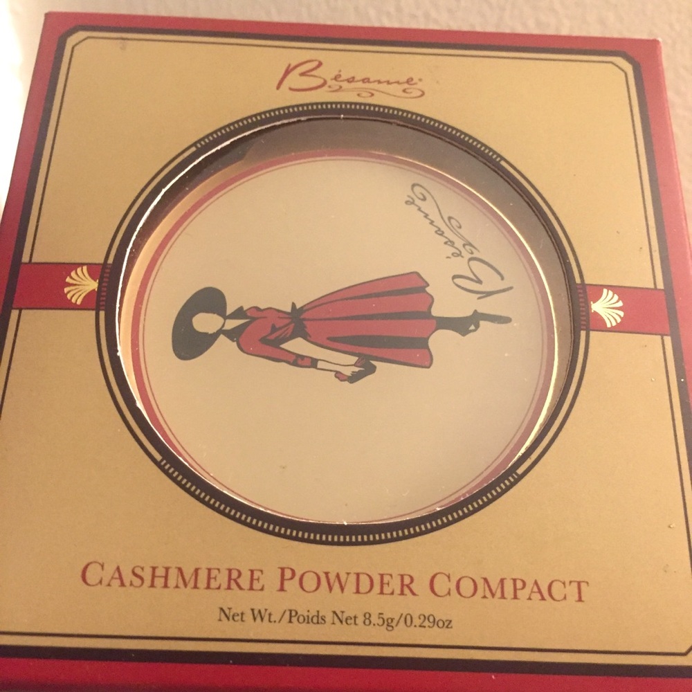 Besame Cashmere Powder Compact (Porcelain shade)